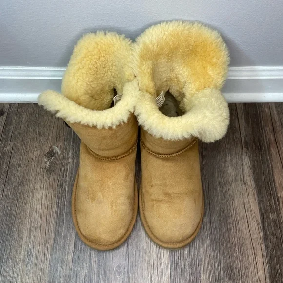 Chestnut Bailey Button Ugg’s - Picture 5 of 7